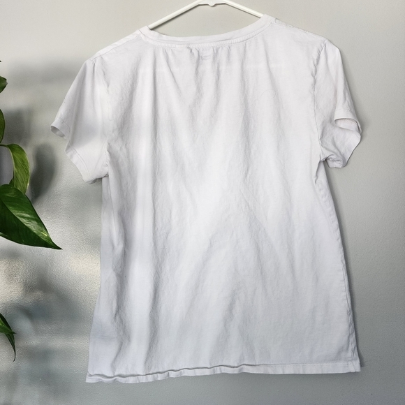 3 for $25 Levi's white ladies t shirt medium - Picture 4 of 5